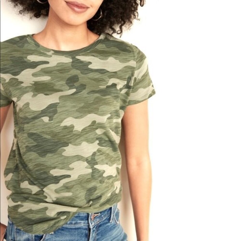 Old Navy size M green camo 100% Cotton knit short sleeve round neck tee-shirt